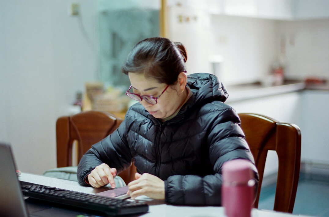 chinese student learning code