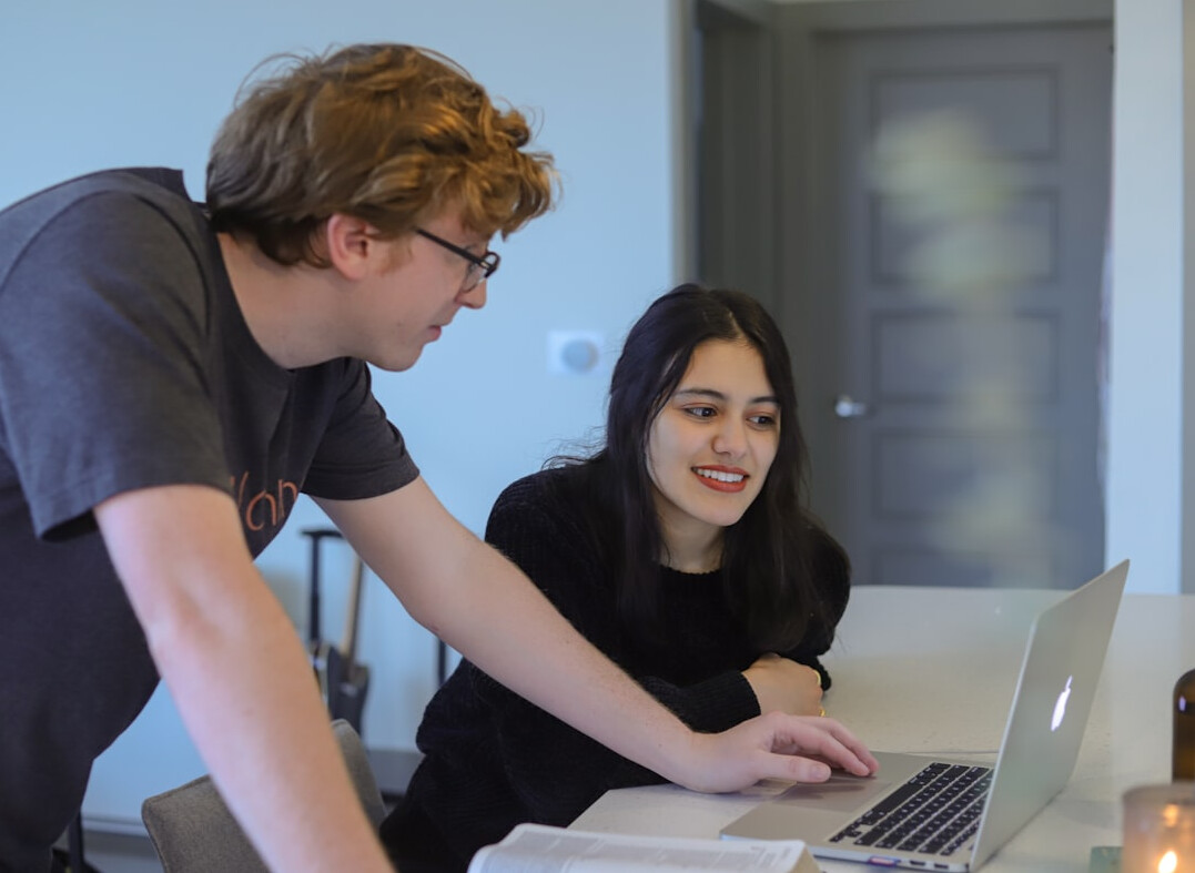 bilingual students coding together